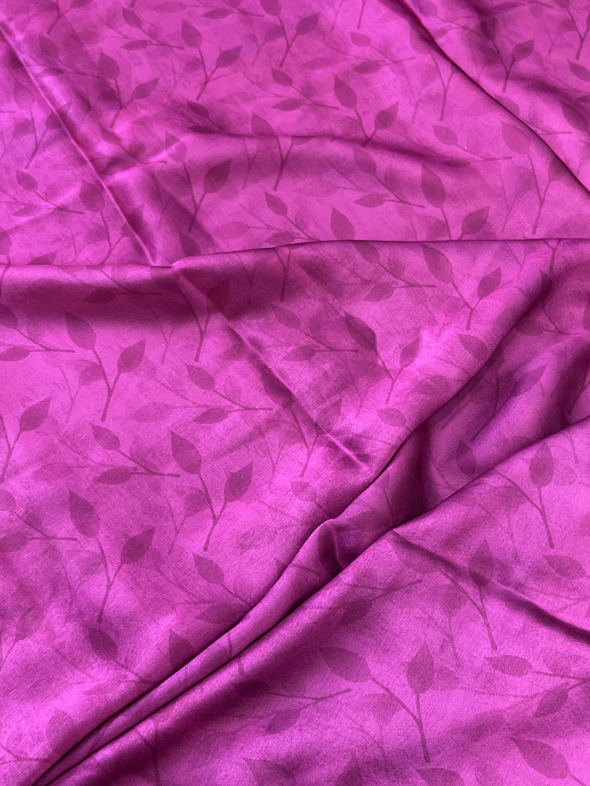 Pink–Green Ombre Satin Crepe Saree with Love Birds Digital Print Pallu - Image 3