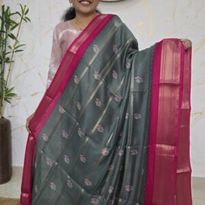 Elegant Handwoven Silk Cotton Saree with Magenta Zari Border